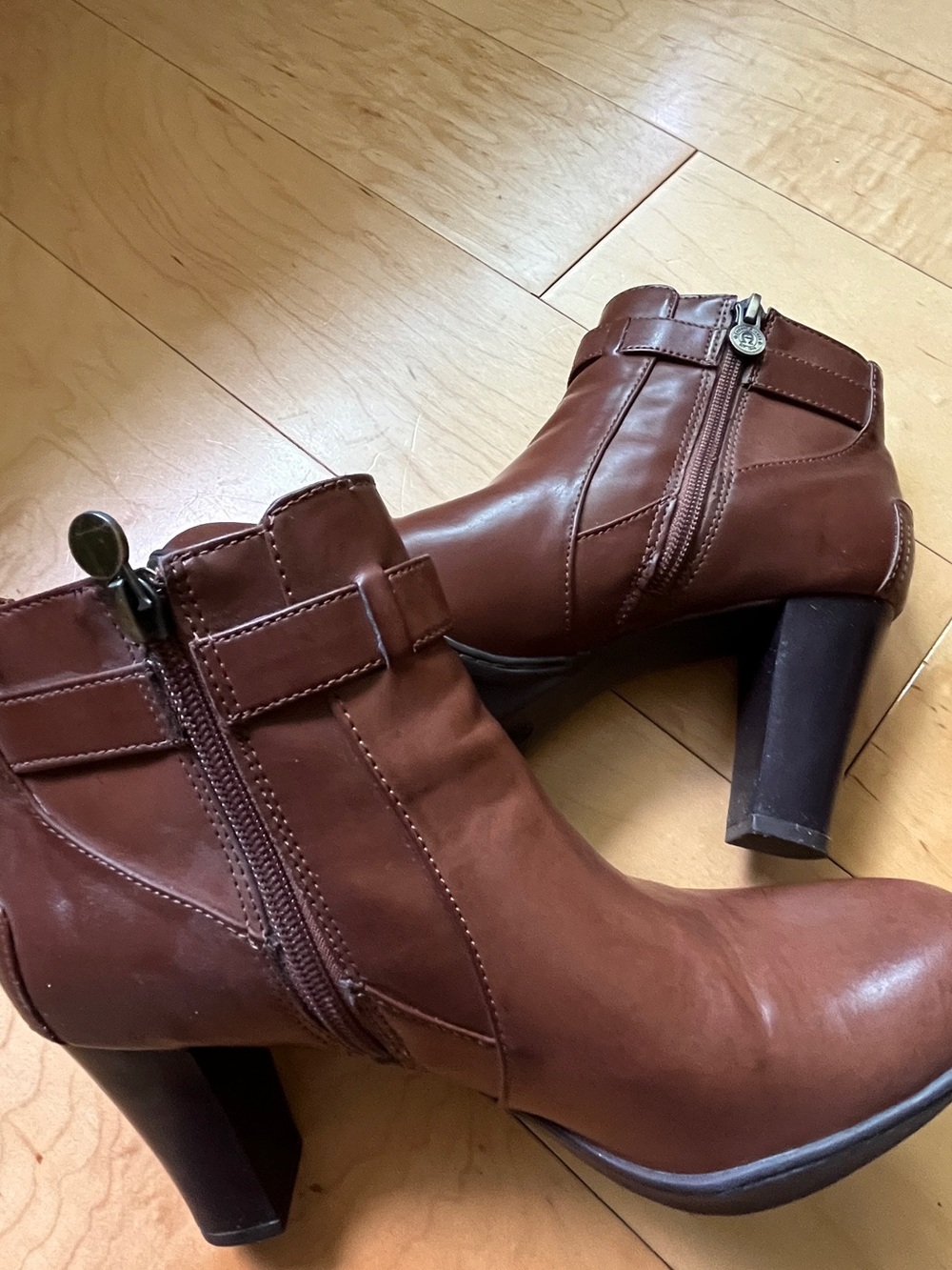 Etienne Aigner Chestnut Brown Leather Ankle Boots with Buckle - Picture 7 of 13